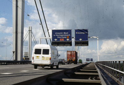 834896 Gezicht op de A12 te Utrecht, op de Galecopperbrug.